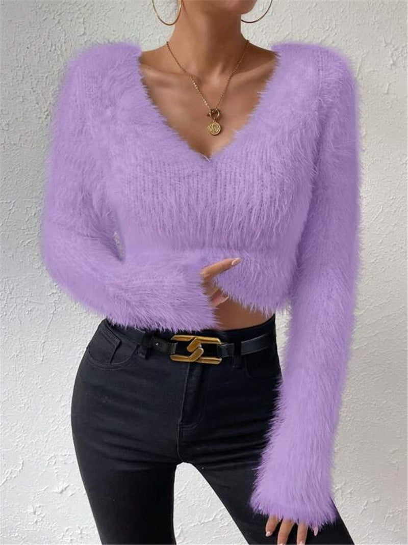 Maglione da donna corto in peluche tinta unita e scollo a V slim fit